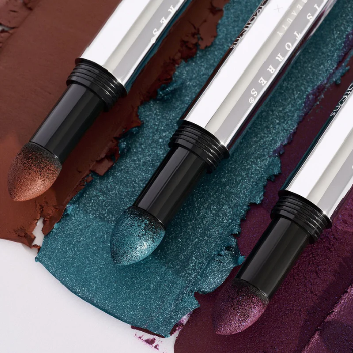 Sombra En Lápiz Con Aplicador Esponja My Essentials Luis Torres Vol. 2 X Beauty Creations